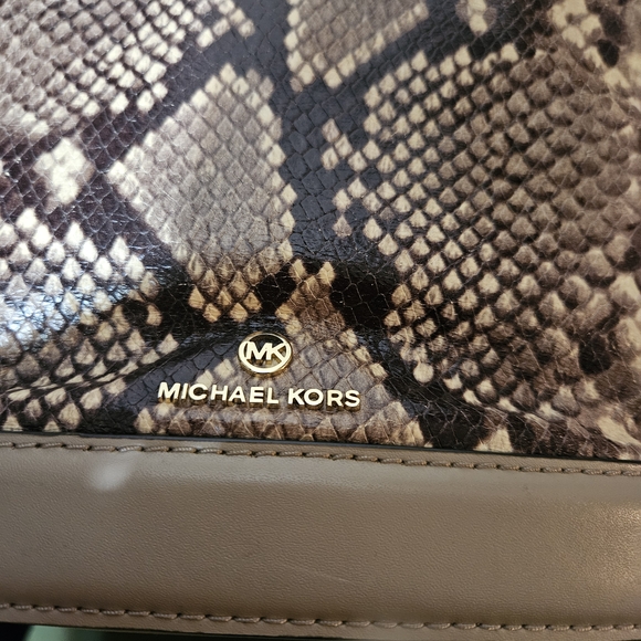 Michael Kors Snake Print Shoulder Bag with Chain - Picture 3 of 4
